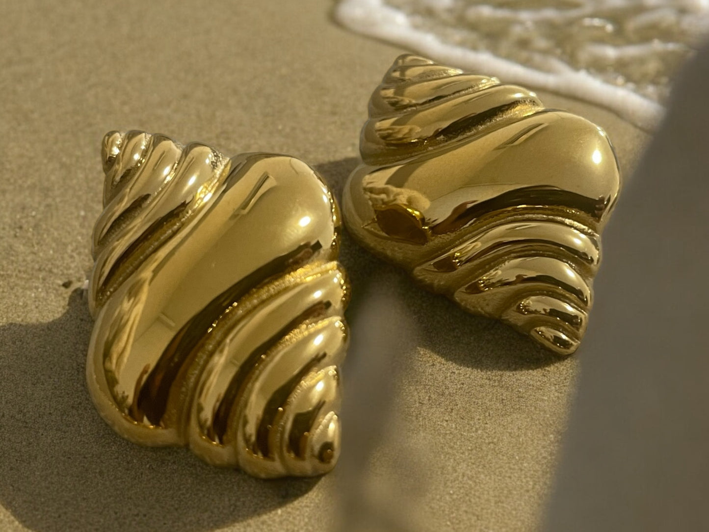 Large Shell Beach Resort Earrings in Stainless Steel 18K Gold Plated