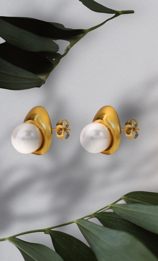 Oval Pearl Studs